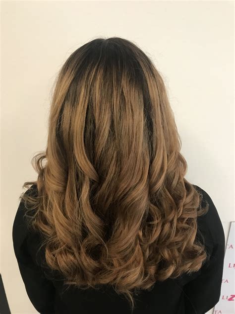 This curly lob trick keeps your hair bouncy all day long now 21