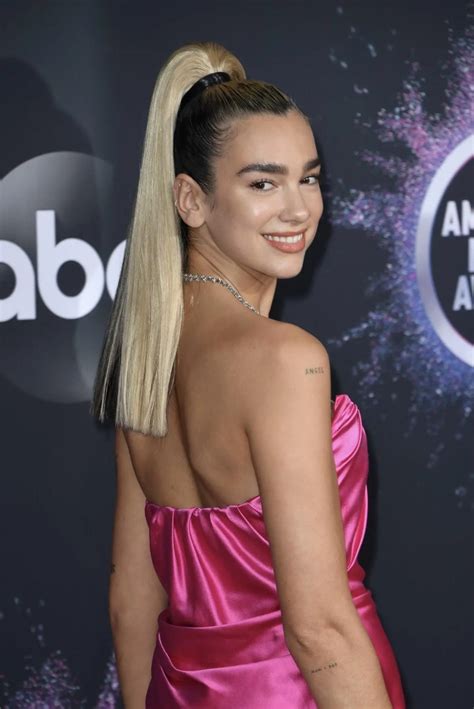 Dua Lipa | Scrolller