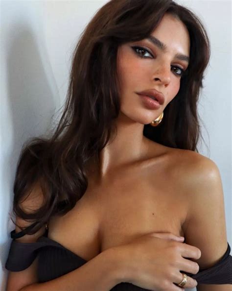 Emily Ratajkowski hailed 'beauty' as bra strap slips down – but rushes