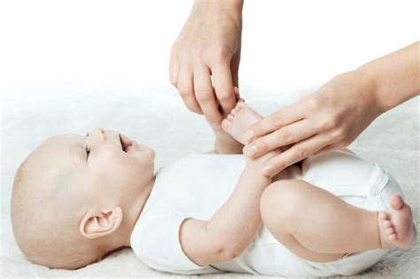 Гимнастические упражнения и массаж для детей 1,5-3 месяцев: чтобы ...