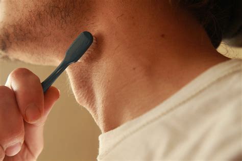 How to Get Rid of Ingrown Hairs on the Neck | 2bstronger.com