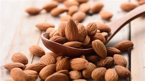 makan almond berlebihan bisa berbahaya health liputancom