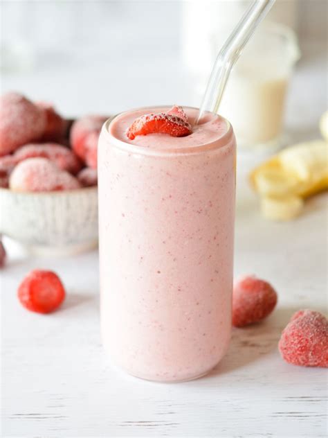 Mango Blueberry Strawberry Smoothie - Sip Sip Smoothie