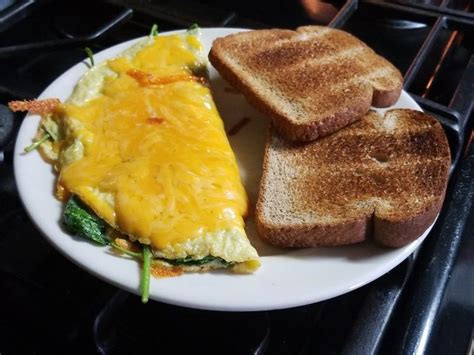 Spinach and Cheese Omelet Recipe and Nutrition - Eat This Much