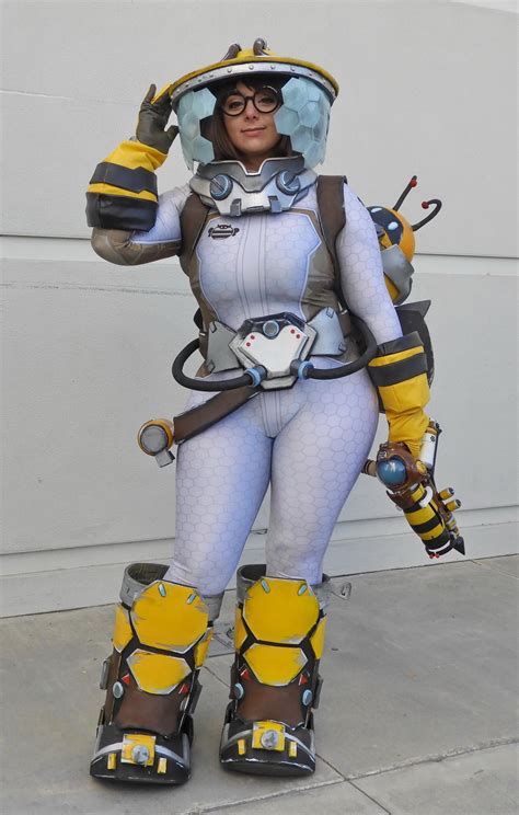 [Photographer] Beekeeper Mei : r/cosplay