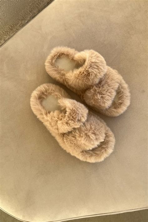 Тапки из искусственного меха бежевые - MimiPajamas