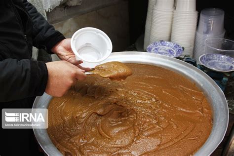 IRNA English - Boroujerd's Samanu traditional food served in Iran's New Year