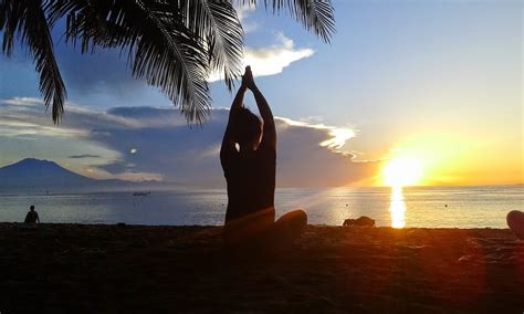 YOGA and SUP in BALI: Sunrise Beach Yoga in Bali