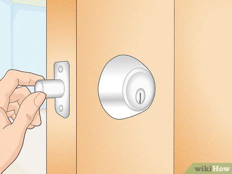 5 Ways to Lock a Door - wikiHow