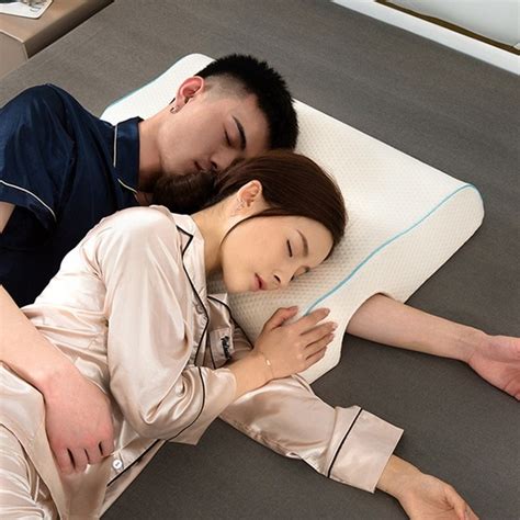 Pillows Perfect For Couples To Make Cuddling Even More Comfortable
