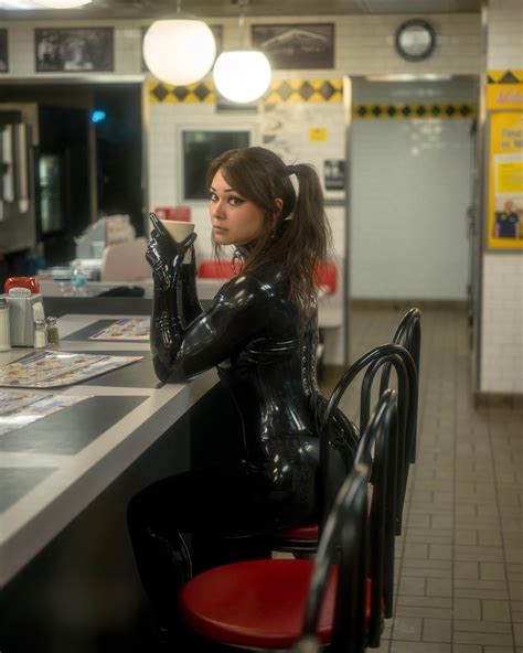 10000 best r/ShinyPorn images on Pholder | Flexing in rubber! 💪🏼🖤