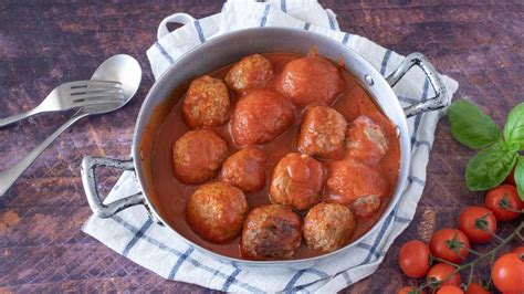 Meatballs with Tomato Sauce Recipe