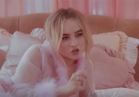 Sabrina Carpenter Makes A Winning Court Case In “Sue Me” Music Video ...