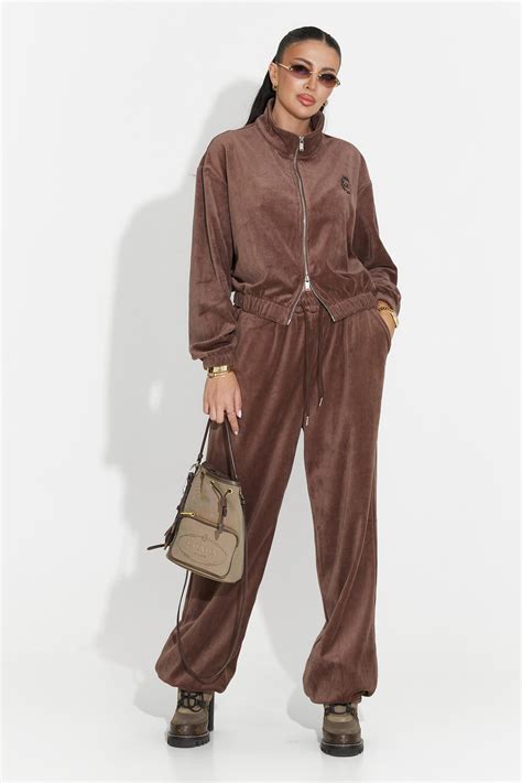 Compleuri Dama BOGAS – Elegant, Sporty, and Casual 2025