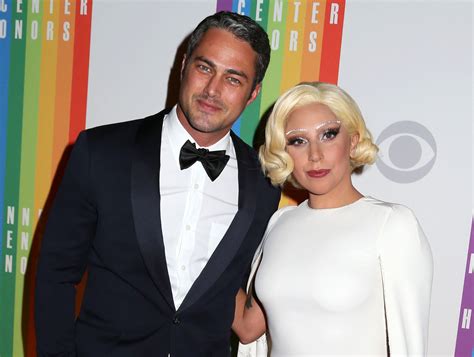 Lady Gaga y Taylor Kinney se comprometieron en San Valentín, mira la