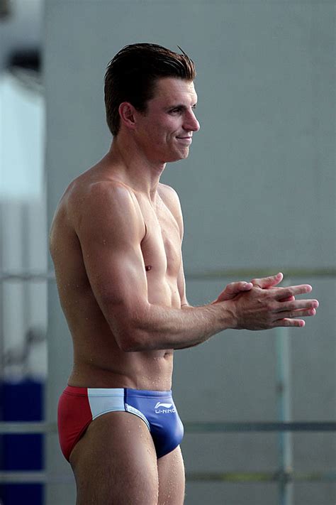 Male Athletes World: Diving: USA's Troy Dumais - 2 at a divingboard