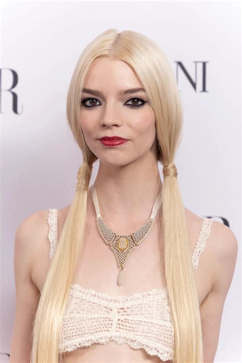 Anya Taylor-Joy : r/CelebrityPigtails