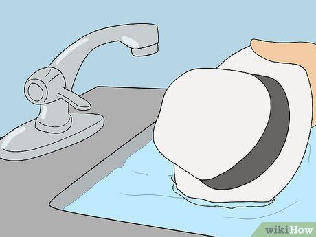 how to clean a white hat
