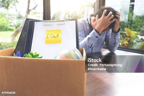 gambar mengemas  barang  file pribadinya   kotak kardus