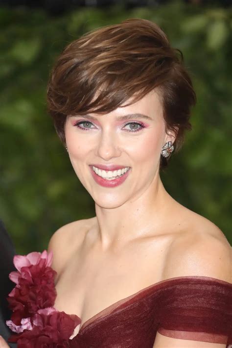 Brunette beauty | Scrolller