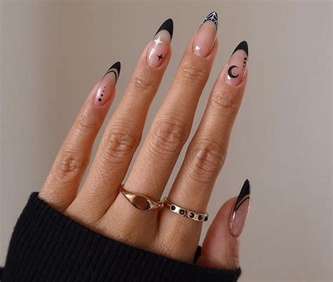 Halloween Nails to Get You Ready For Spooky Season