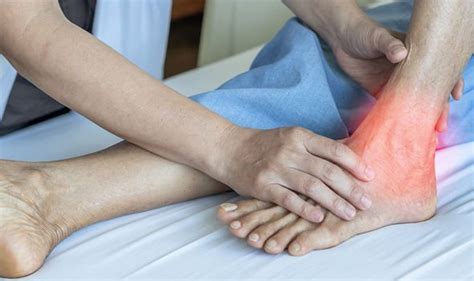 Gout in ankle joint: The key symptoms you should NEVER ignore | Express ...