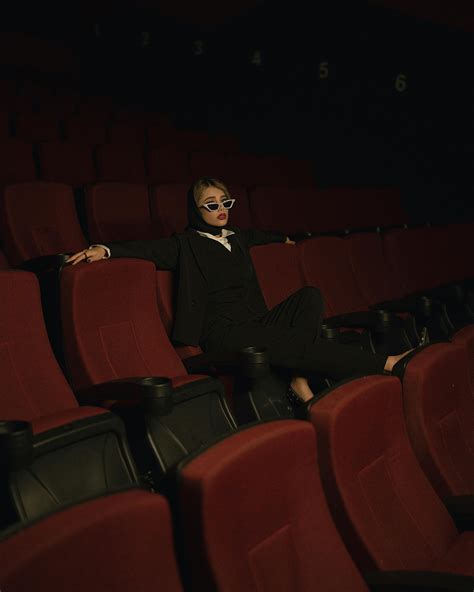 Julia Schlaepfer Nude Scenes