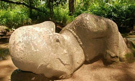 situs megalitikum batu satria desa tanjung sirih kecamatan pulau