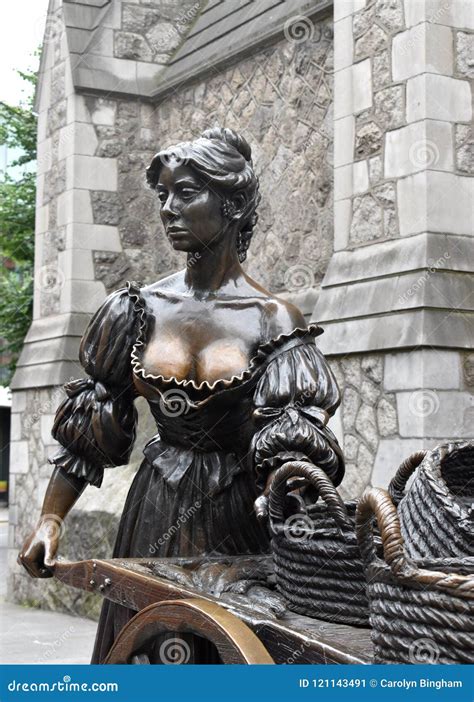 Ms Molly Malone Statue stock image. Image of malone - 121143491