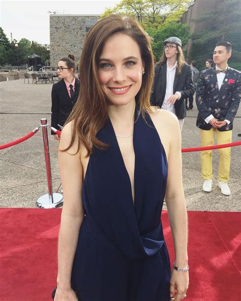 Caroline Dhavernas Legs