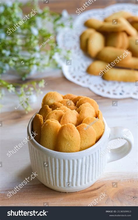 593 Kue Lidah Kucing Images, Stock Photos & Vectors | Shutterstock