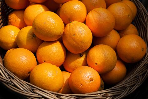 8 Health Benefits of Oranges, Plus Facts and Nutrition