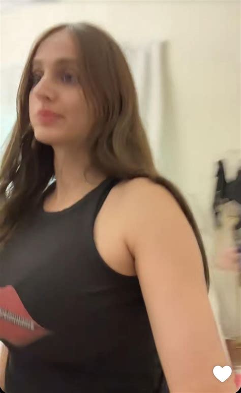 Jaja she knows the size 🤣 : r/LanaRose2