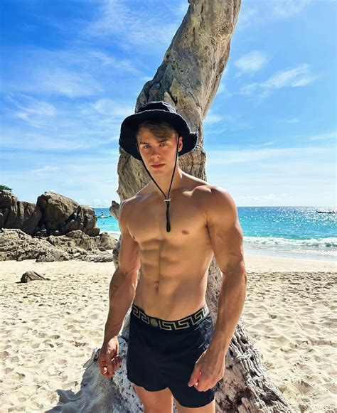 peachyboy 🍑 (@boyxpeachy) • Instagram photos and videos