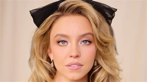 Sydney Sweeney Just Proved There's No Such Thing as Too Much Blush ...