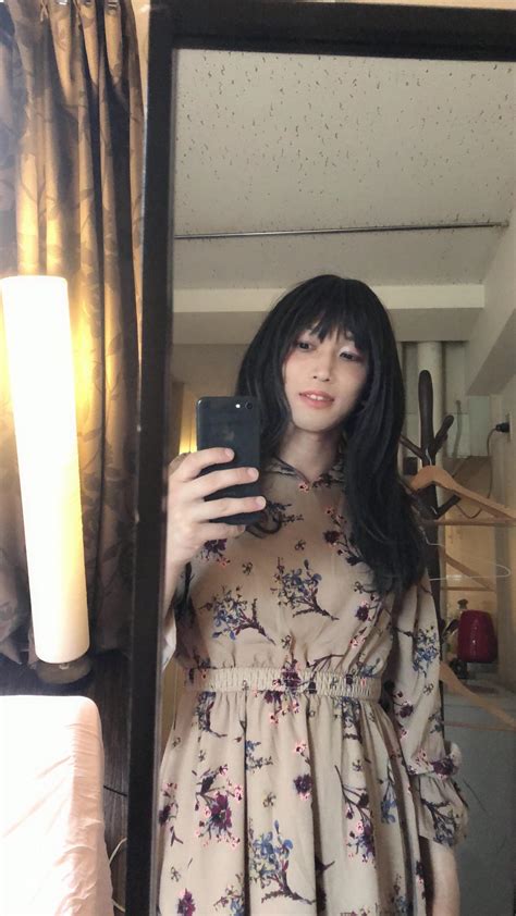 I’m a Japanese crossdresser. I'm only 160cm tall. I want to be hugged