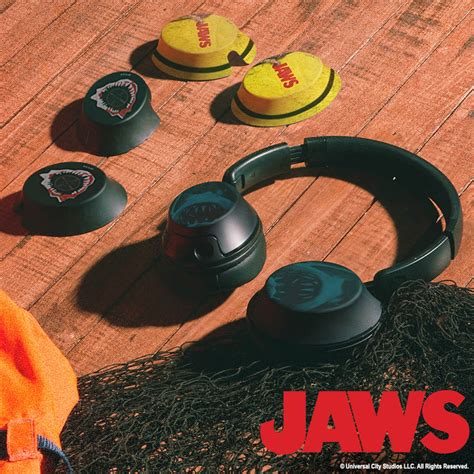 MOTH x Jaws Bigger Boat Over-Ear Headphones & Caps Homeware - Zavvi UK