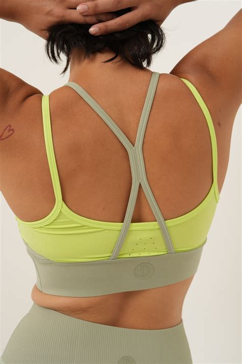 Is Your Bra Too Tight? Key Signs and How to Check – DIANA