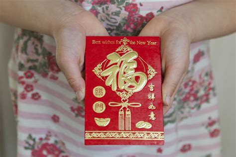 What Is a Red Envelope in Chinese Culture?