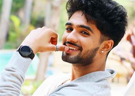 zeeshan khan big boss ott age height girlfriends paisawapas blog
