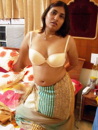 Hot indian housewife personal photo colletion | JAYA ARTS