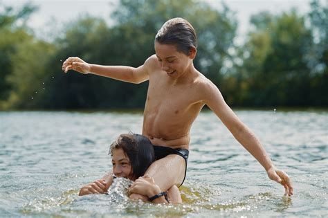 ‘Young Hearts’ is een lichte, vrolijke film over de ontluikende liefde
