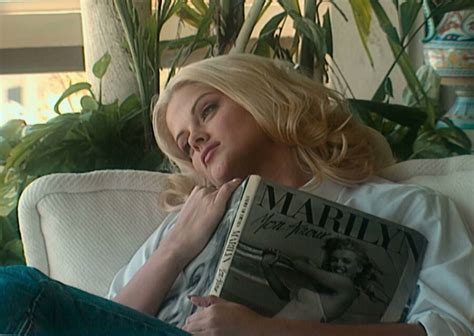 heartbreaking life  death  anna nicole smith