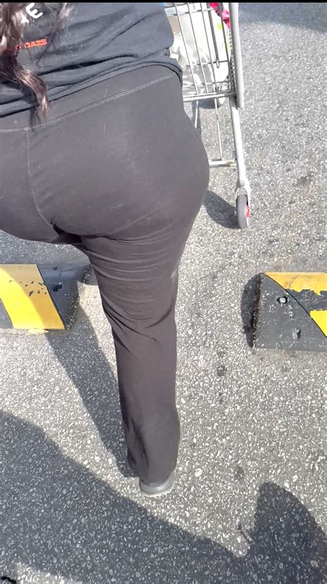 Latina BBW Milf w Wide Ass Black Leggings OC (With GIFs) - Spandex