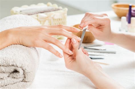 A Step-By-Step Guide On Removing Acrylic Nails At Home Easily