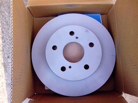 Тормозные диски и колодки — Toyota Corolla (140/150), 1,6 л, 2008 года ...