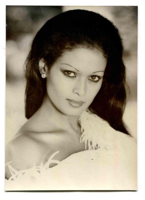 Unknown - Portrait of Zeudi Araya - Vintage Photo - 1970s For Sale at