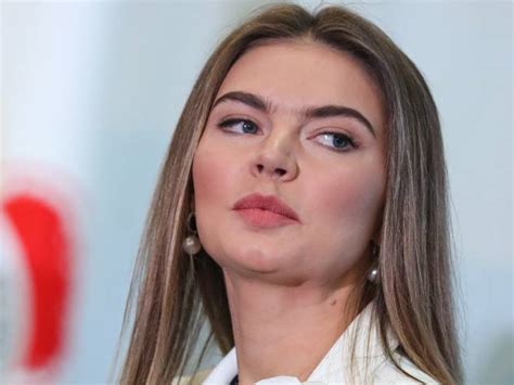 «Похорошевшая» Кабаева пришла на выборы «в гордом одиночестве ...