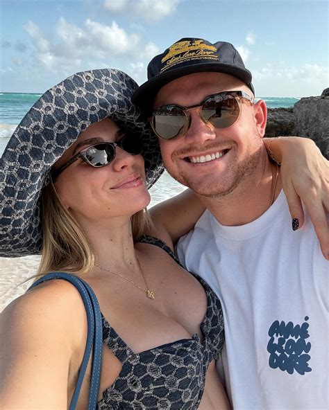 EMILIE KISER | 🐚🦋🫧 🐬 | Instagram