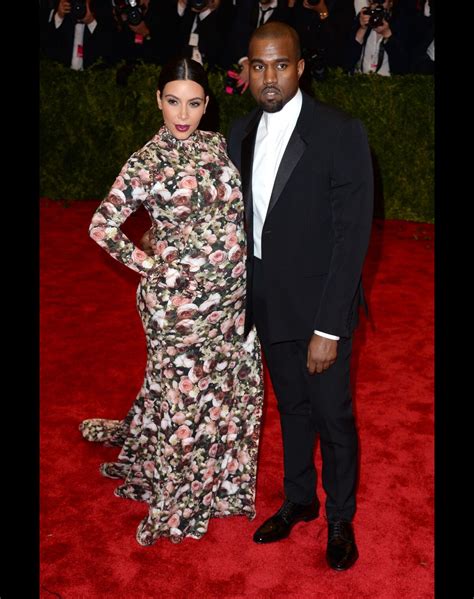 Photo : Kim Kardashian bientôt dans un musée nue et enceinte - PureBreak